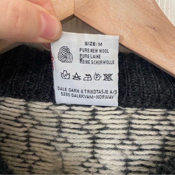 Dale of Norway Women’s Norwegian Fair Isle Print Thick Wool Sweater Medium - Picture 7 of 8